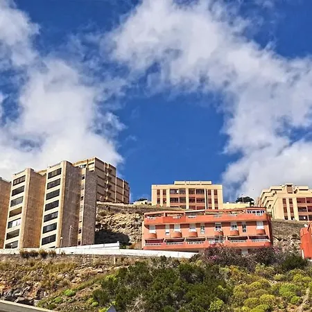 Sea View Apartment *
